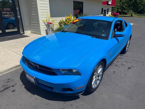 Used 2010 Ford Mustang Premium RWD image 3
