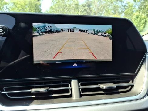 Used 2024 Chevrolet Trax LT w/ Driver Confidence Package FWD image 18