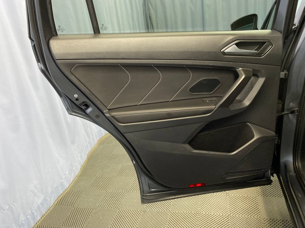 Used 2022 Volkswagen Tiguan SE AWD/4WD image 25