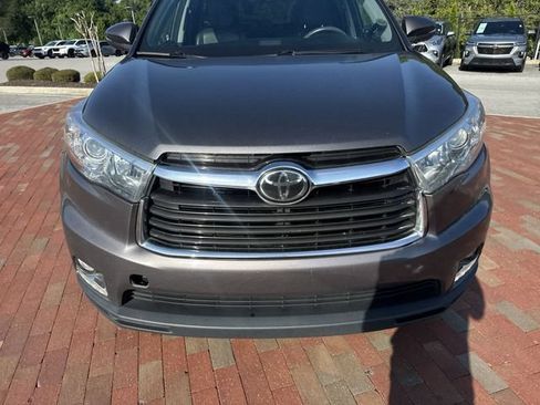 Used 2015 Toyota Highlander Limited w/ Driver Technology Package AWD/4WD image 22