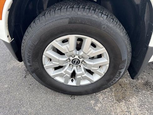 Used 2023 Nissan Frontier SV w/ Technology Package image 9