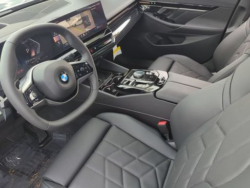 Used 2026 BMW 530i w/ Premium Package RWD image 17