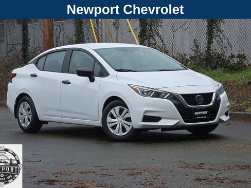 Used 2021 Nissan Versa S image 2