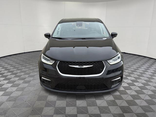 Used 2024 Chrysler Pacifica Touring-L FWD image 14