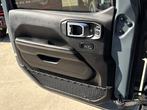 Used 2025 Jeep Gladiator Sport image 24