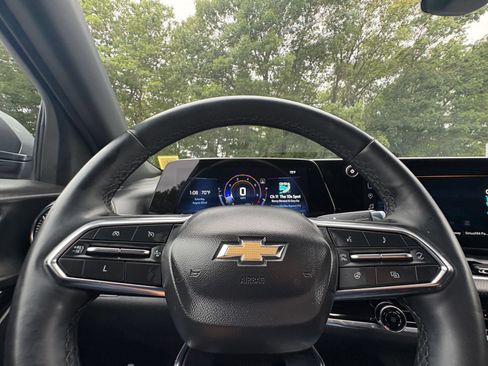 Used 2025 Chevrolet Equinox LT FWD image 23