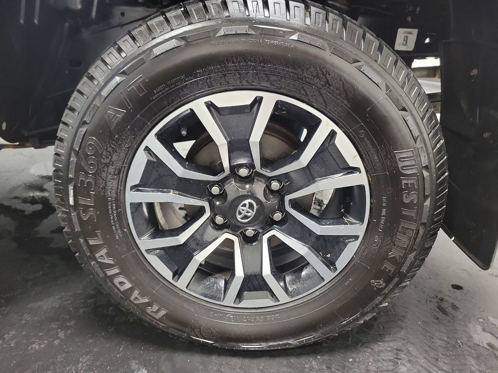 Used 2021 Toyota Tacoma TRD Sport AWD/4WD image 10