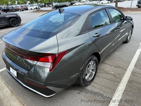 Used 2025 Hyundai Elantra SE FWD image 5