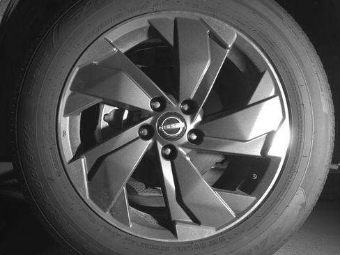 Used 2025 Nissan Rogue SV FWD image 12