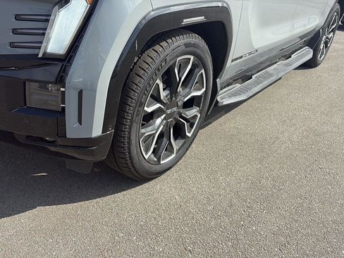 Used 2024 GMC Sierra EV Denali image 9