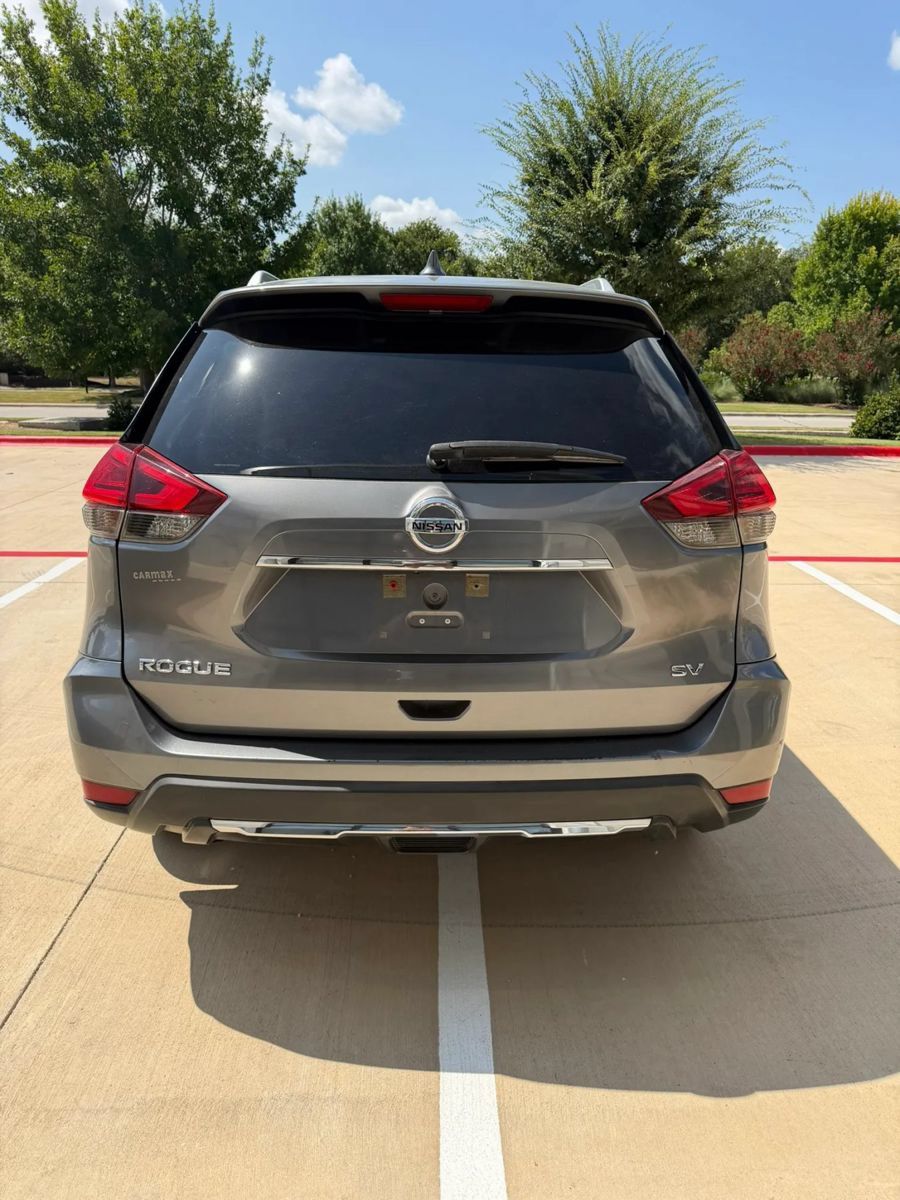 Used 2017 Nissan Rogue SV w/ SV Premium Package FWD image 4