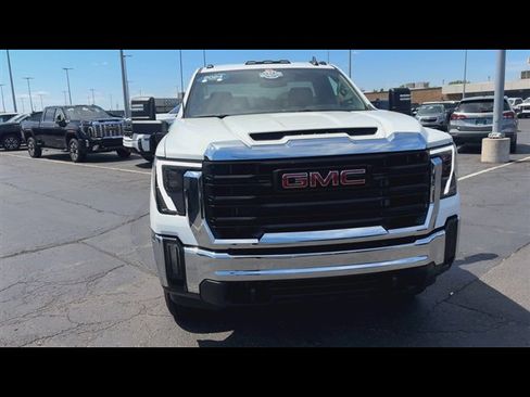 Used 2024 GMC Sierra 2500 Pro w/ 1SA Pro Safety Plus Package AWD/4WD image 3