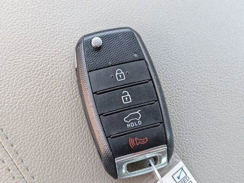 Used 2016 Kia Sedona L FWD image 30