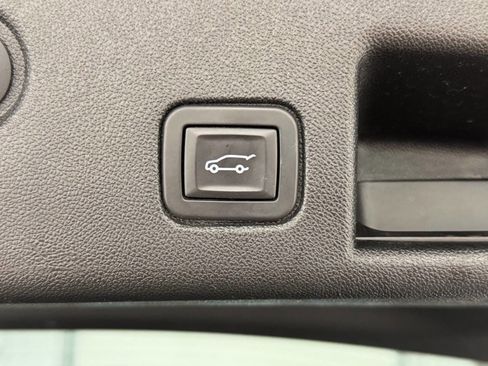 Used 2020 Chevrolet Equinox LT FWD image 18