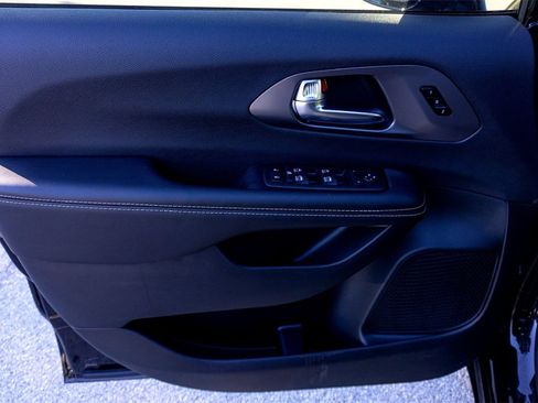 New 2026 Chrysler Pacifica Select w/ S Appearance Package image 9