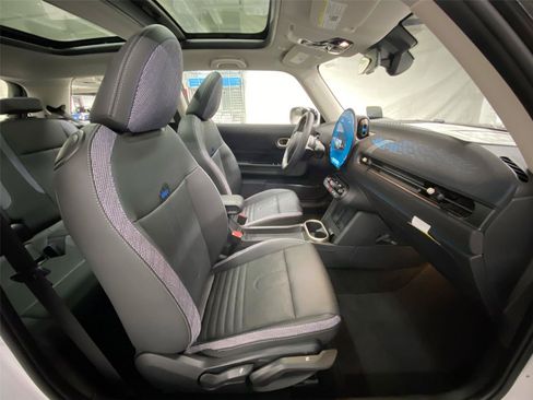 Certified 2025 MINI Cooper S image 30