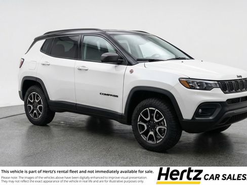Used 2025 Jeep Compass Trailhawk AWD/4WD image 1