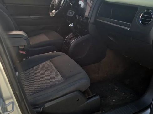 Used 2013 Jeep Patriot Latitude w/ Sun/Sound Group AWD/4WD image 6