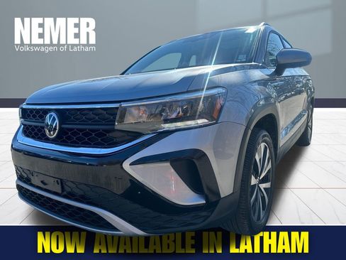 Certified 2022 Volkswagen Taos SE AWD/4WD image 1