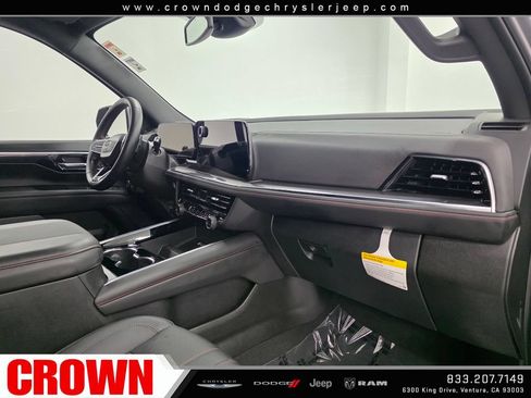 Used 2026 Chevrolet Suburban RST AWD/4WD image 13