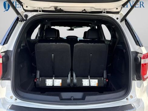 Certified 2018 Ford Explorer XLT w/ Equipment Group 202A FWD image 17