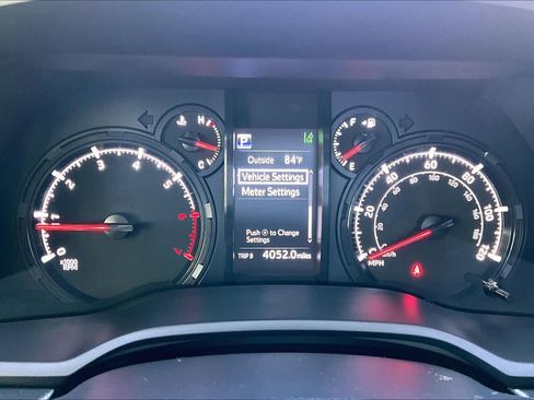 Certified 2023 Toyota 4Runner SR5 Premium w/ Moonroof Package AWD/4WD image 25