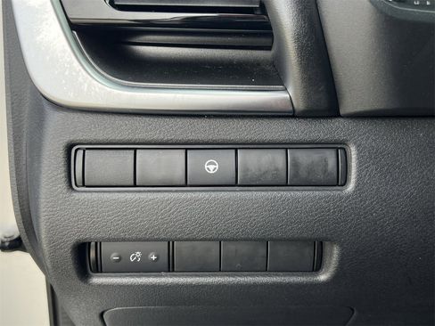 Used 2021 Nissan Rogue SV image 14