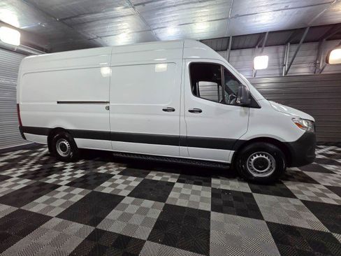 Used 2023 Mercedes-Benz Sprinter 2500 image 9