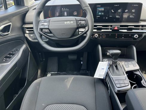 New 2026 Kia Sportage LX FWD image 11
