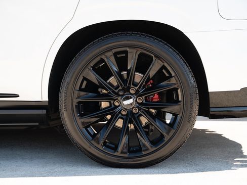 Used 2025 Cadillac Escalade V w/ LPO, ONYX Package image 6