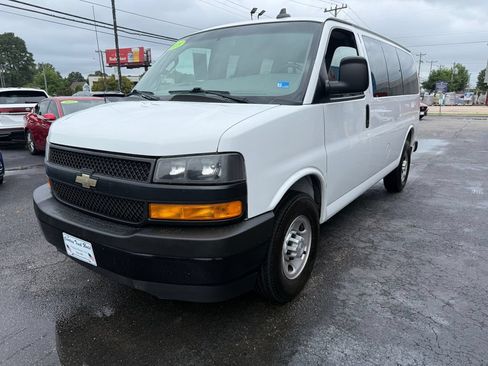 Used 2018 Chevrolet Express 2500 LS w/ Driver Convenience Package RWD image 5