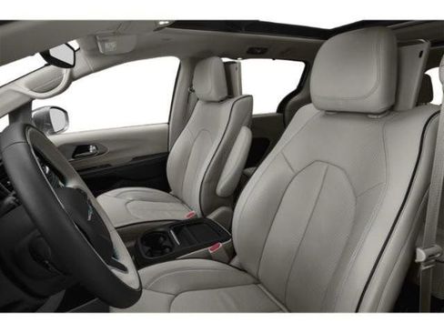 Used 2020 Chrysler Pacifica Touring-L w/ S Appearance Package FWD image 12
