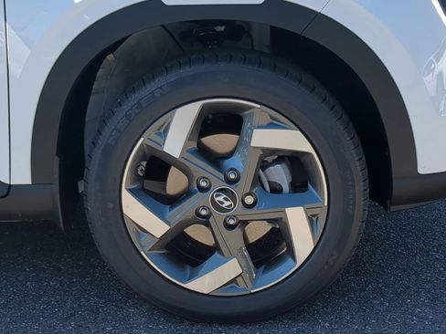 New 2025 Hyundai Venue Limited image 11