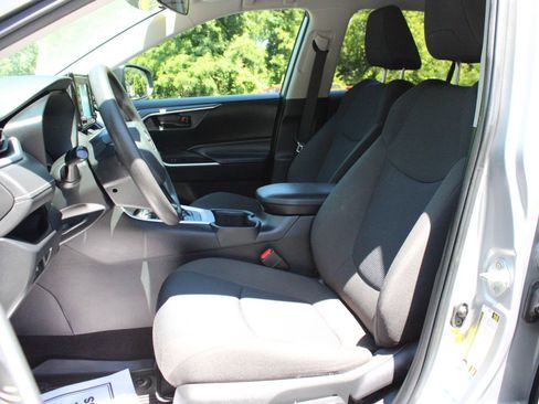 Used 2022 Toyota RAV4 LE AWD/4WD image 15