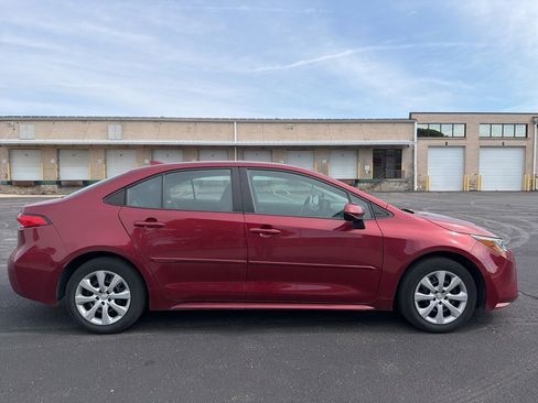 Used 2022 Toyota Corolla LE w/ Carpet Mat Package (TMS) FWD image 4