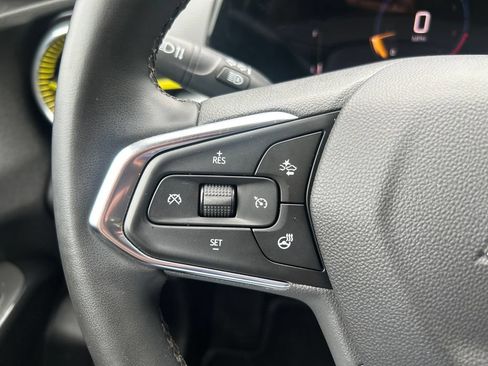 Used 2024 Chevrolet Trax LT w/ LT Convenience Package FWD image 22