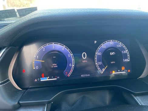 Used 2023 Jeep Grand Cherokee Limited w/ Black Appearance Package image 36