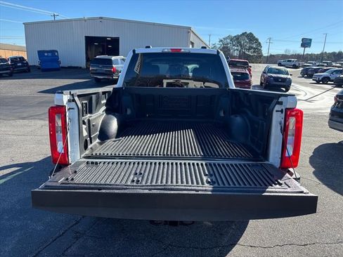 Used 2025 Ford F250 XLT image 3