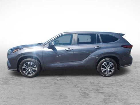 Used 2023 Toyota Highlander XLE AWD/4WD image 9