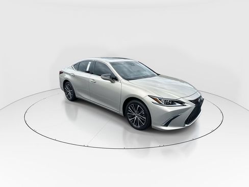 Used 2024 Lexus ES 350 w/ Premium Package FWD image 2
