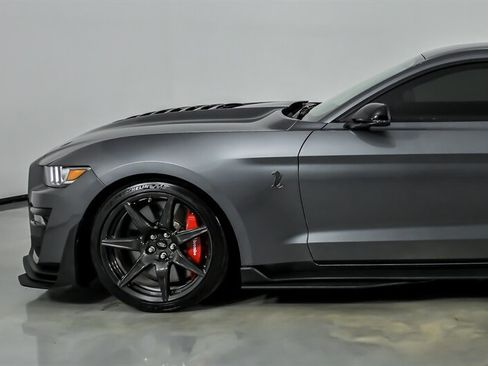Used 2021 Ford Mustang Shelby GT500 w/ Carbon Fiber Track Pack RWD image 6