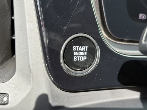 Used 2024 Porsche Cayenne image 31