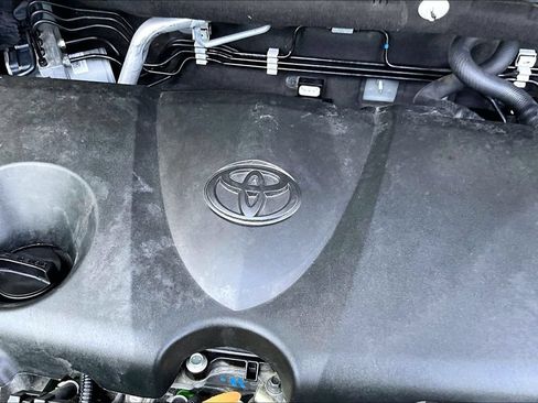 Used 2021 Toyota RAV4 XLE Premium AWD/4WD image 37