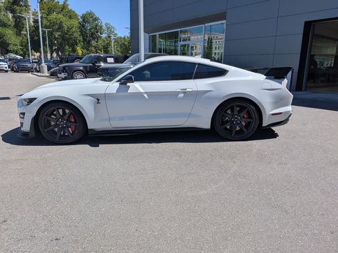 Used 2021 Ford Mustang Shelby GT500 w/ Carbon Fiber Track Pack RWD image 7