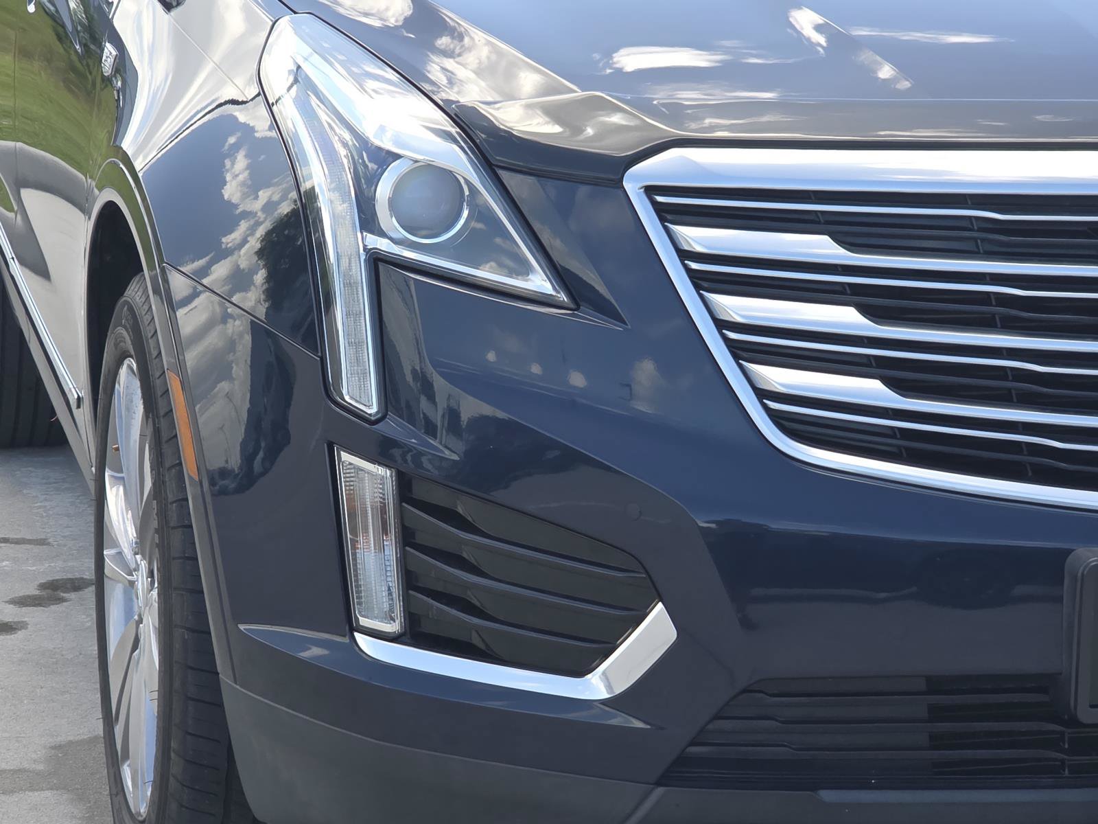 Used 2017 Cadillac XT5 Luxury w/ Driver Awareness Package FWD image 9