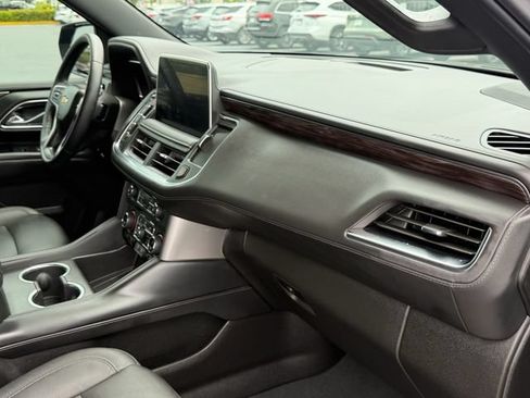 Used 2024 Chevrolet Suburban LT RWD image 18