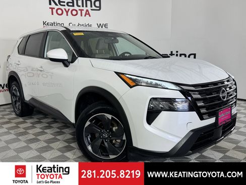 Used 2024 Nissan Rogue SV image 2