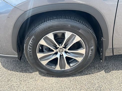 Used 2023 Toyota Highlander XLE AWD/4WD image 43
