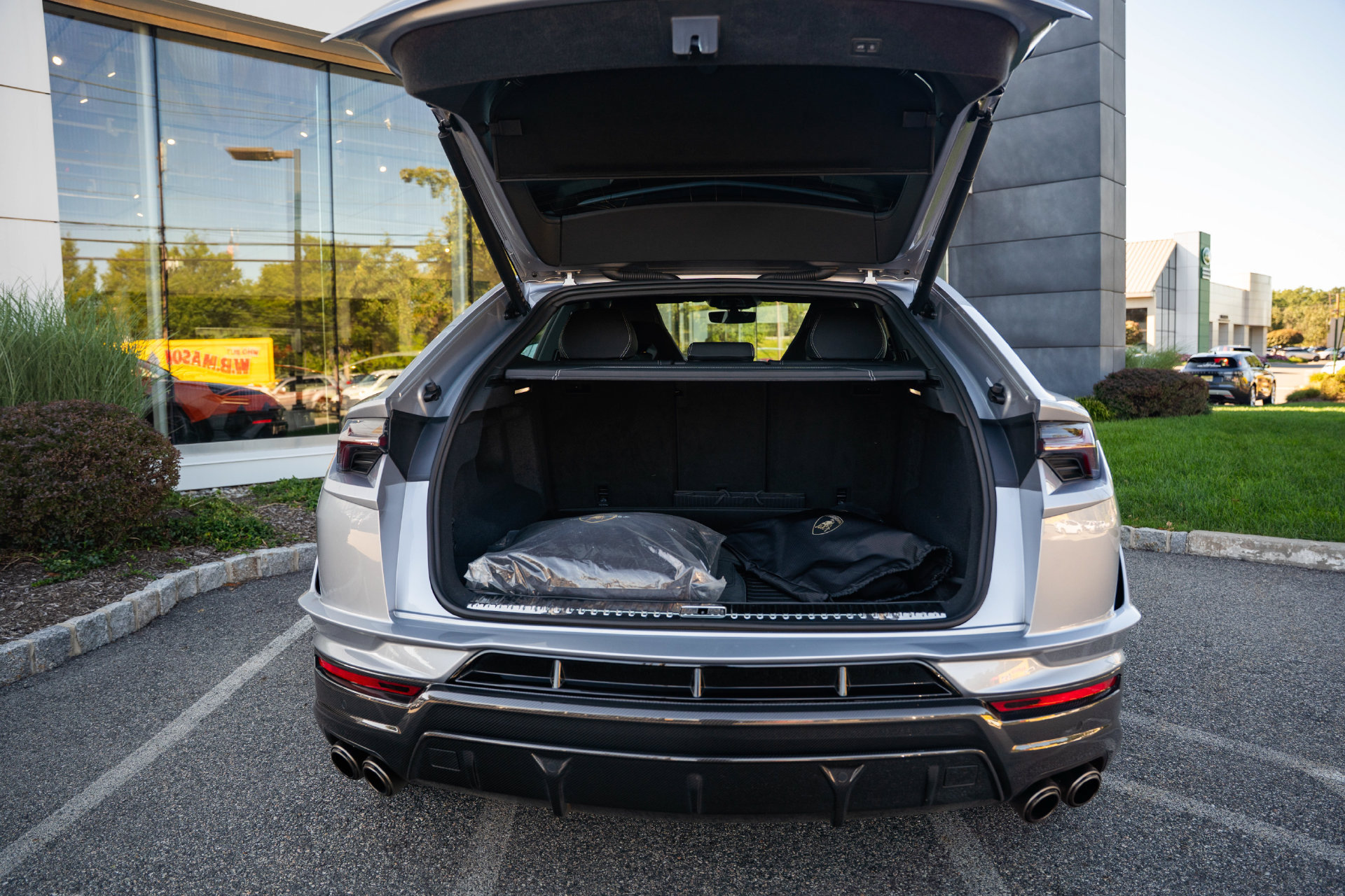 Used 2024 Lamborghini Urus Performante AWD/4WD image 37