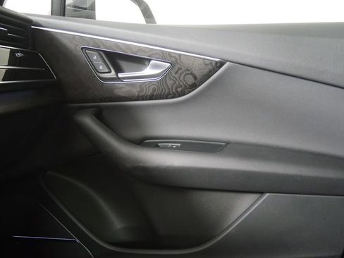 Used 2020 Audi Q7 3.0T Premium Plus w/ Premium Plus Package image 29